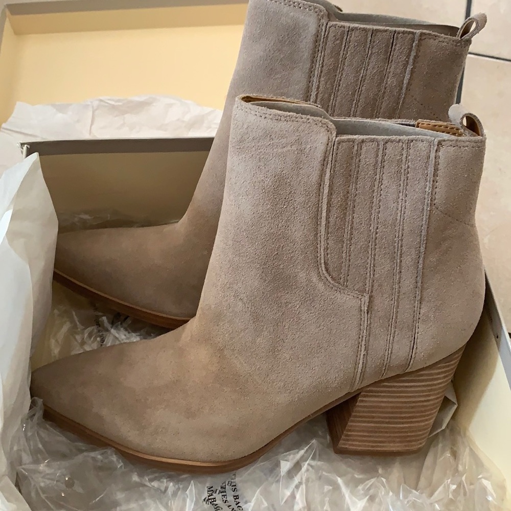 SOLD---Marc Fisher women’s tan boots